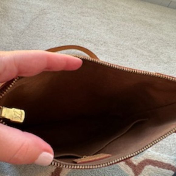 Original Pre-loved Louis Vuitton Monogram Odeon Monogram Crossbody- discontinued - Picture 3 of 4